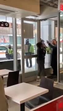 Ottawa Police Forces Coffee Shop Owner to Close After Serving Coffee to Protesters
