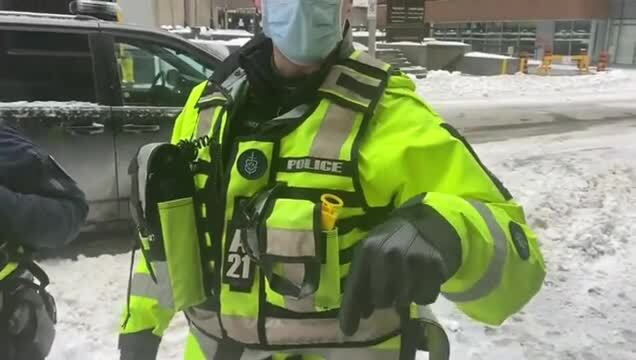 Ottawa Police Prevents Woman to Get Coffee, Yells ‘Get out of Here’