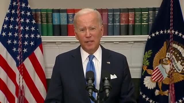 Biden Brain Freeze as He Tells Reporter Not to Look at Teleprompter: ‘It’s Not on There’