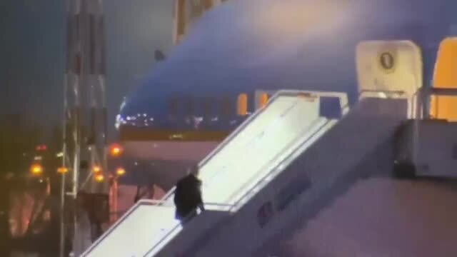 Biden Stumbles Up Air Force One Stairs Again Leaving Poland