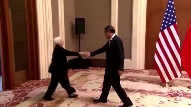 Treasury Secretary Yellen Repeatedly Bows upon Greeting Chinese Vice Premier