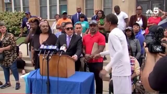 Chicago Resident Goes Off on City Officials over Migrant Crisis: ‘Democrats Are Criminals’