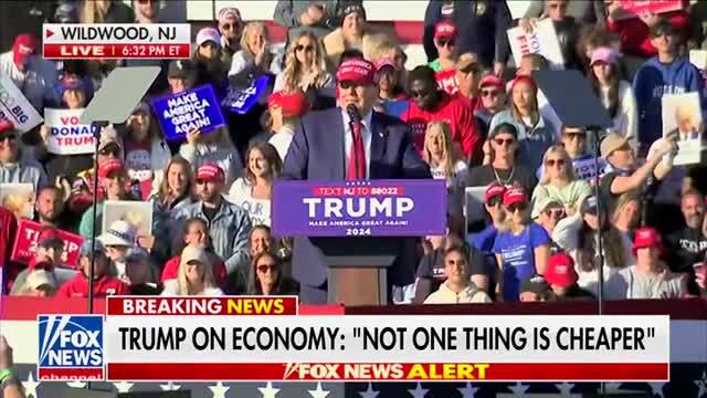 Trump Crowd Chants ‘Turn Around’ as Media Refuses to Show the Huge Crowd Attending His Rally